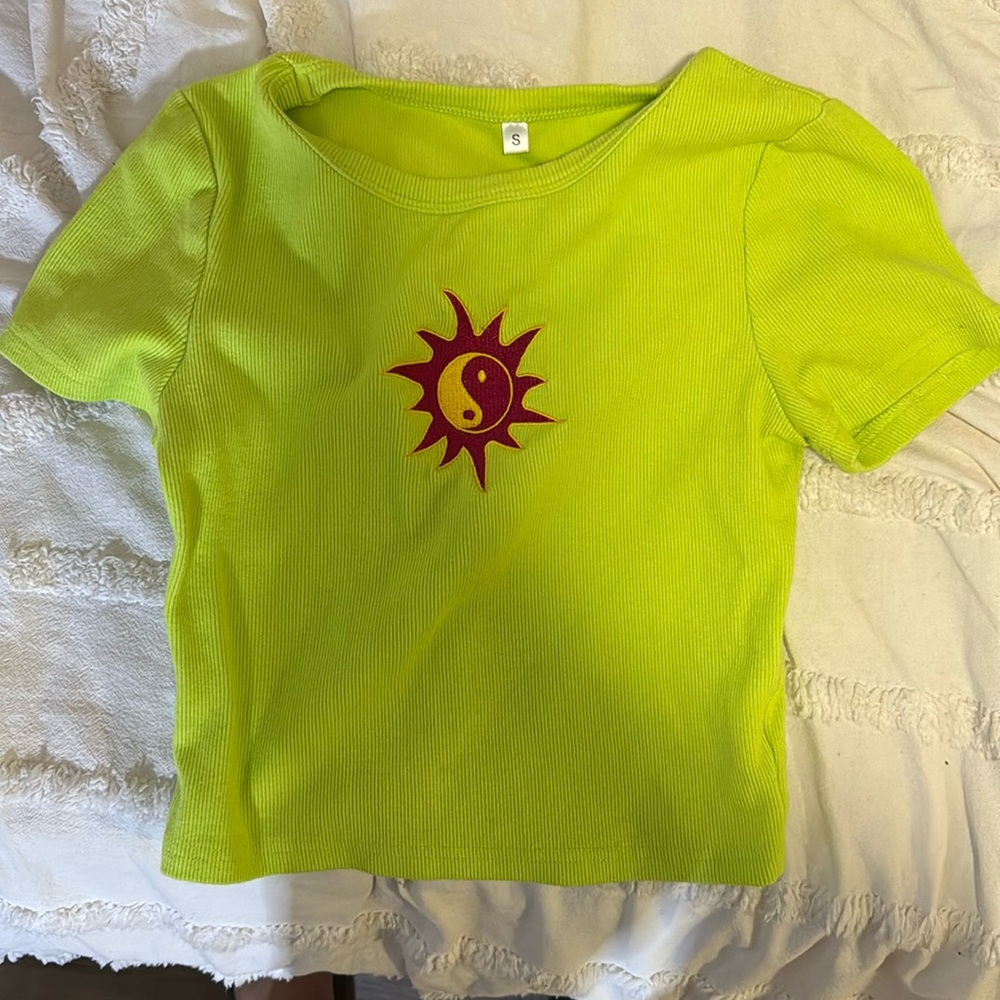 UNIF lime green baby star ying yang tee